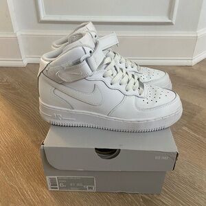Authentic Nike White Air Force 1 Mid sneakers